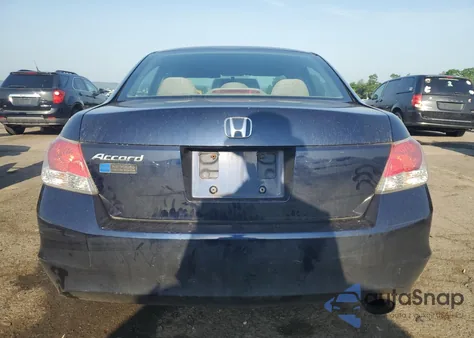 2010 Honda Accord Lxp z USA, uszkodzony, nr VIN 1HGCP2F47AA033816